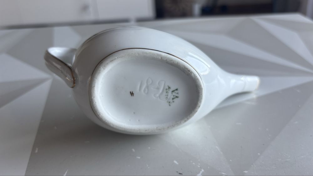 Vista Alegre – Bebedouro de Acamados / Bule de Caldo em Porcelana Antiga