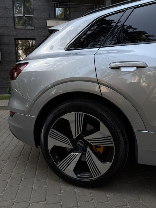 Audi e-tron 2022 VIN WA1LAAGE2PB018669 фото оголошення 17 з 24