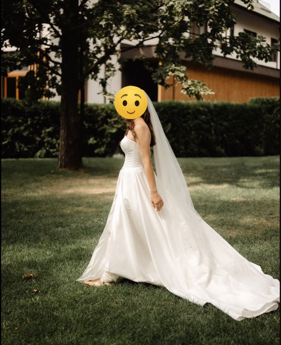 Весільна сукня зі шлейфом