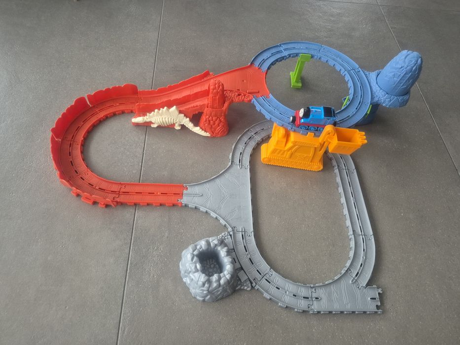 Thomas&Friends Tomek I przyjaciele zestaw z torami z dinozaurem