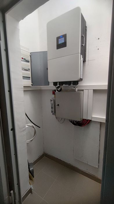 Установка подключение инвертора Deye, Solax . Підключення інвертора