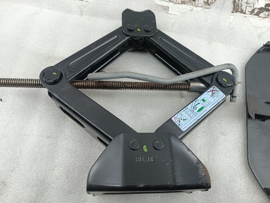 Kit de troca de pneu - PEUGEOT 5008 II | 16 -
