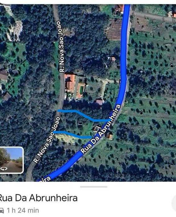 Terreno com duas ruinas