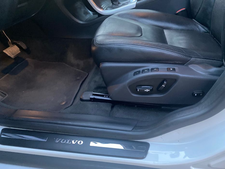 Volvo xc 60 2,5 LPG  , zdalne odpalanie , hak , automat