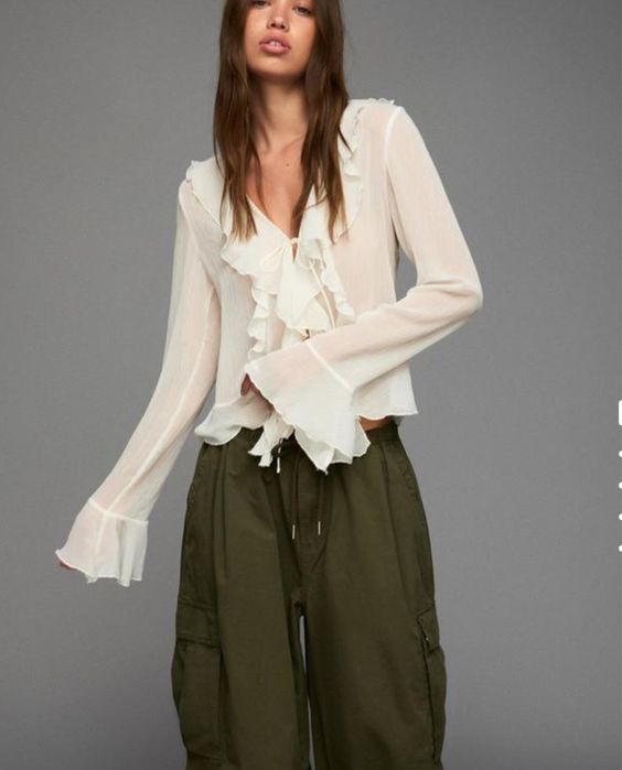 Сорочка з воланами bershka