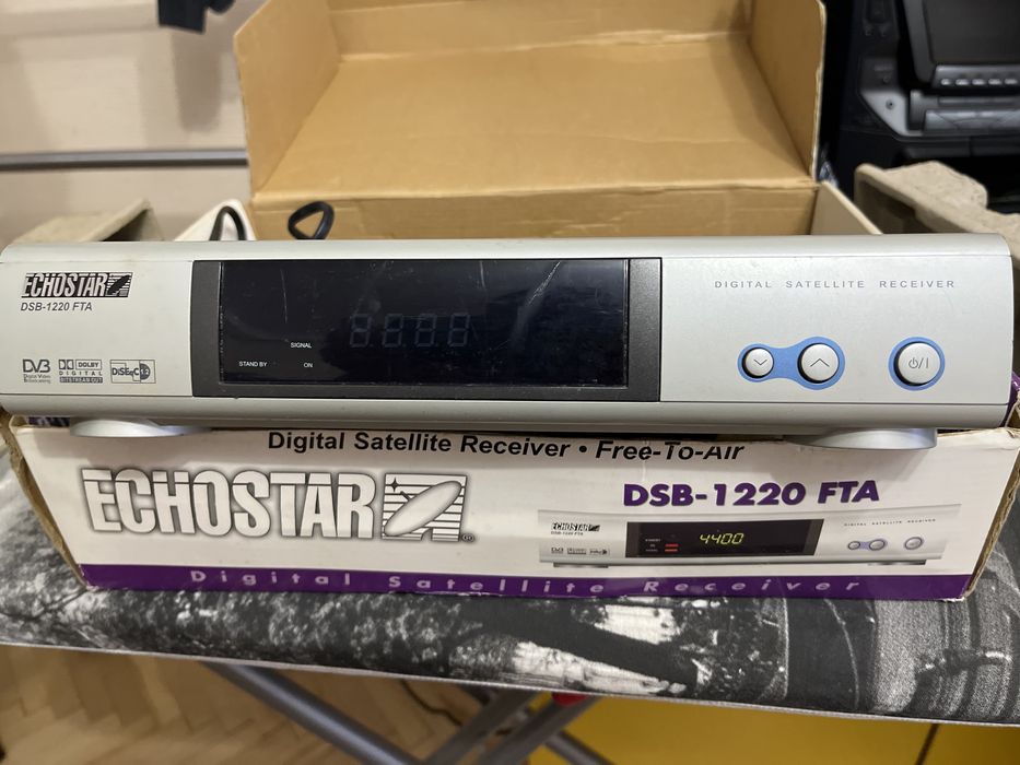 Тюнер , пульт «Echostar»— DSB -1220 FTA супутникове телебачення
