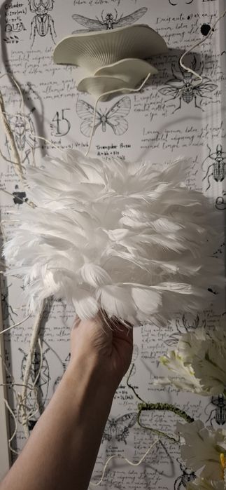 Abazur do lampki nocnej stołowej młodzieżowej glamour bialy pióra