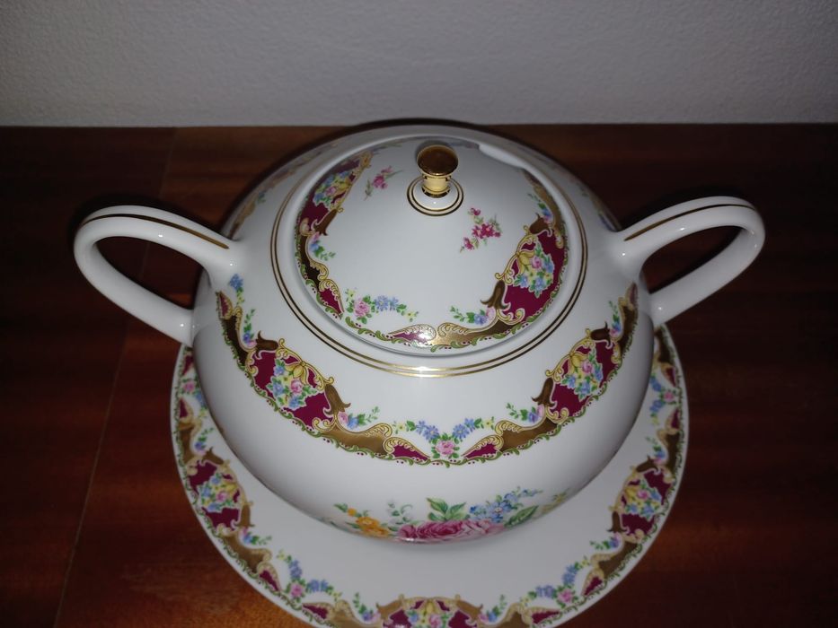 Porcelain Collectible Items430538872293969922