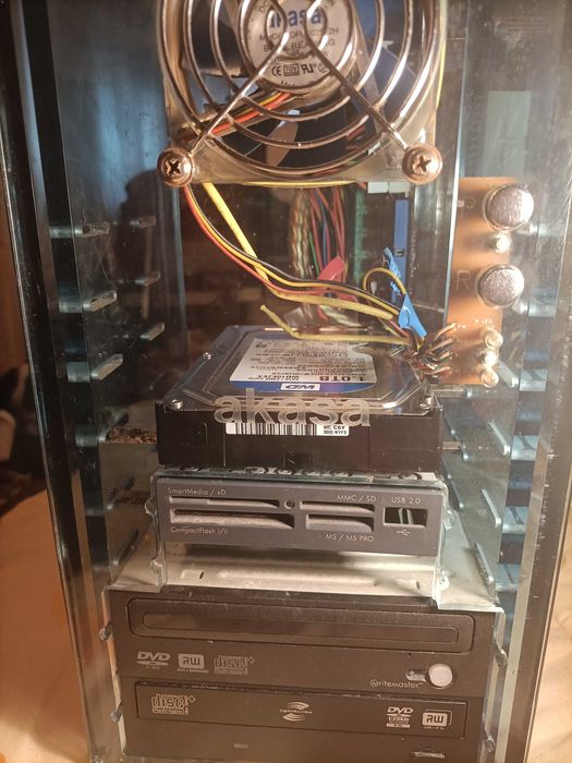 Torre Hp Amd 4G GB Ram 1T Disco