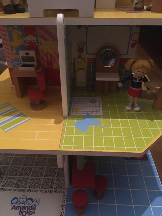 Casa de bonecas usada