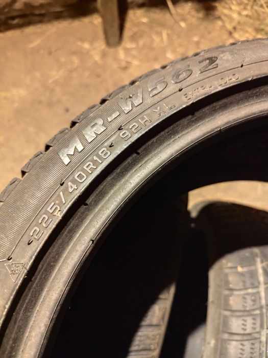 Opona 225/40R18 94H 2 szt