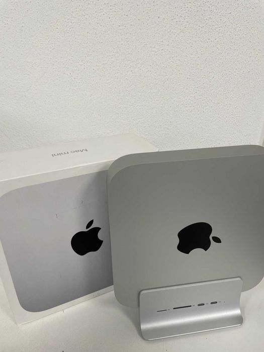 Mac mini APPLE M2 8 GB RAM 256 GB SSD com Dock 5 em 1