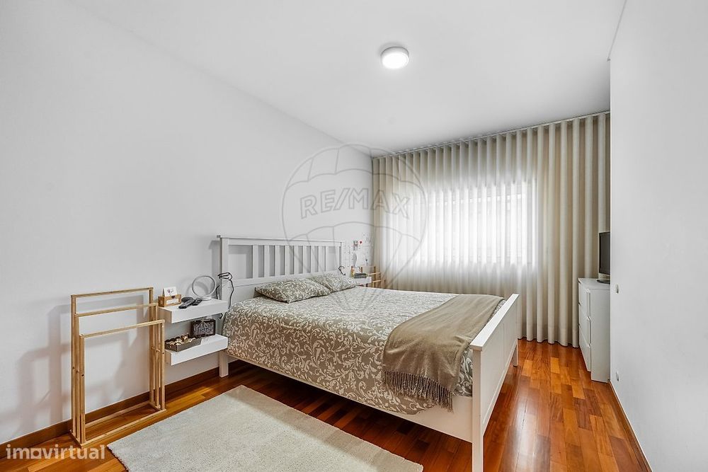 Apartamento T2 com suite e garagem fechada, em Nogueira, Braga!