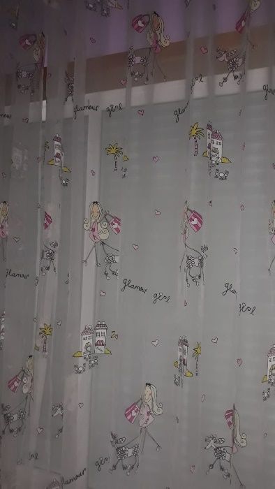 Cortinado e colcha forrada para quarto de Menina