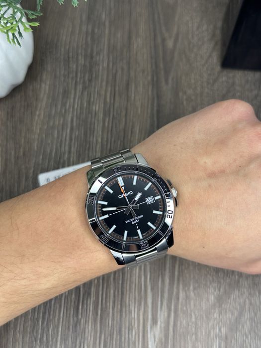 Оригінальний новий годинник Casio MTP-VD01D-1E