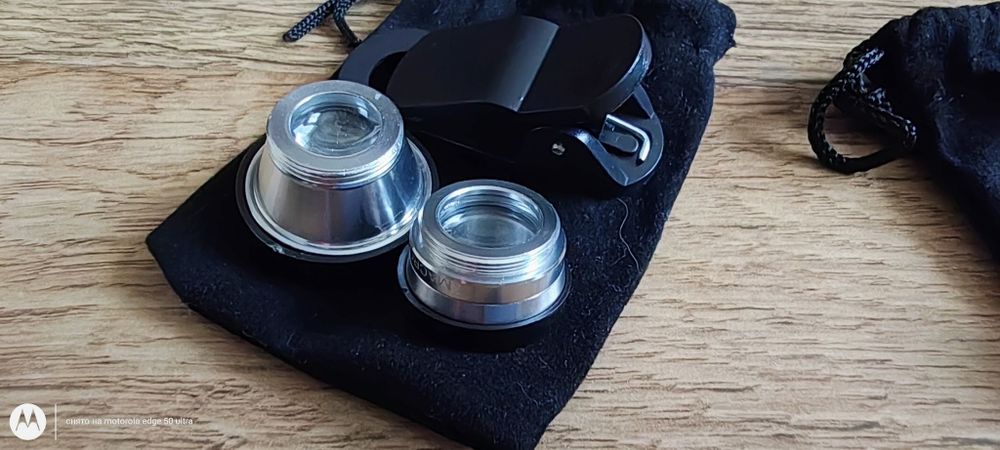 Объектив "рыбий глаз" для смартфона.