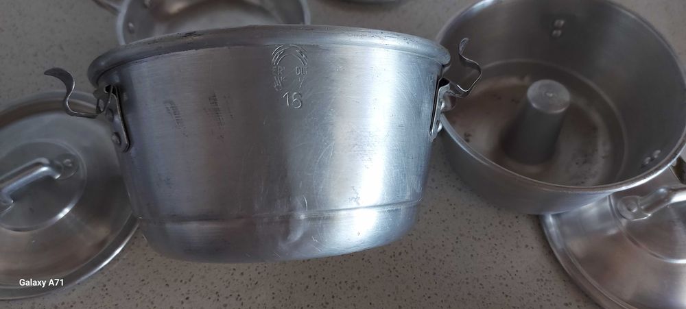 Tachos pequenos em alumínio