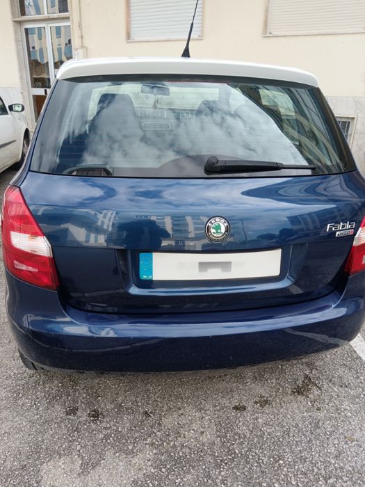 Skoda Fabia azul  1.2
