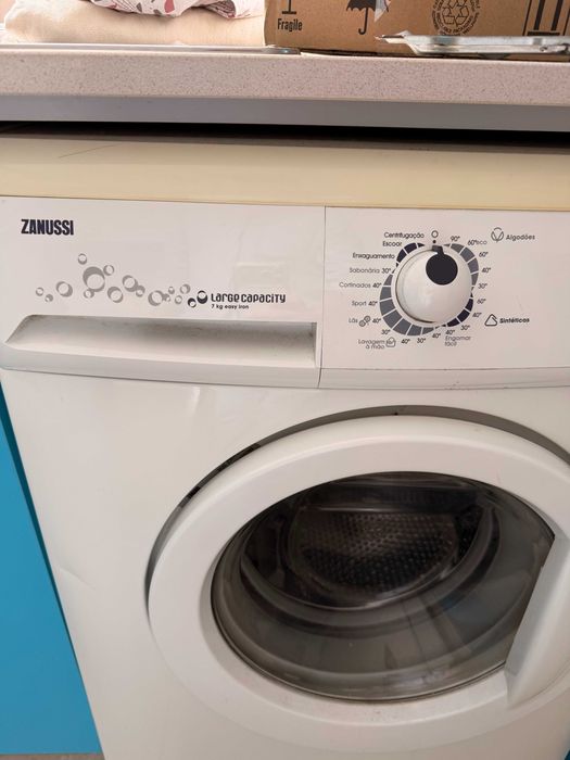 Máquina de Lavar Roupa Zanussi 7kg 1200rpm