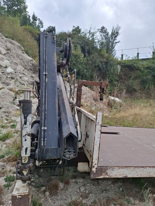 Vendo caixa com grua