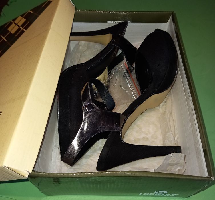 Sapatos salto alto pretos Lapierce Novos