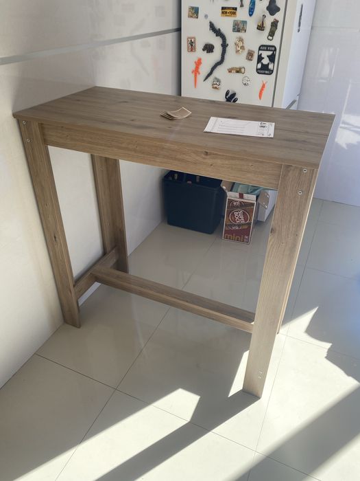 Mesa de refeição alta