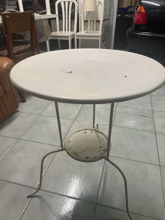 Mesa em ferro pintada branco ikea