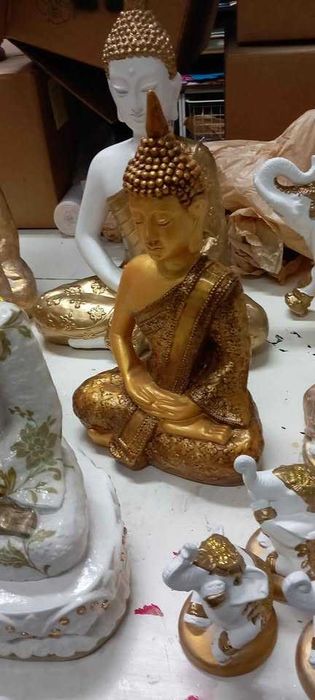 Deusas e Budas em Cerâmica