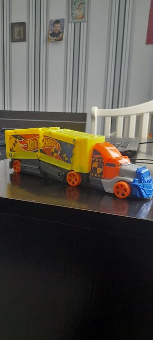 Вантажівка Hot Wheels хот вілс