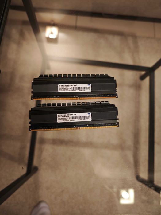 16 GB DDR4 Patriot VIPER Blackout 3200MHZ