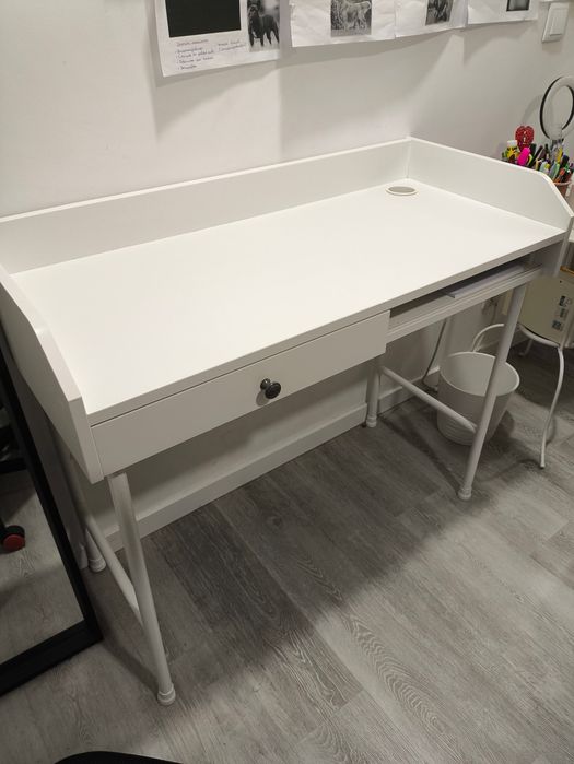 IKEA desk in excellent condition64575282824322122