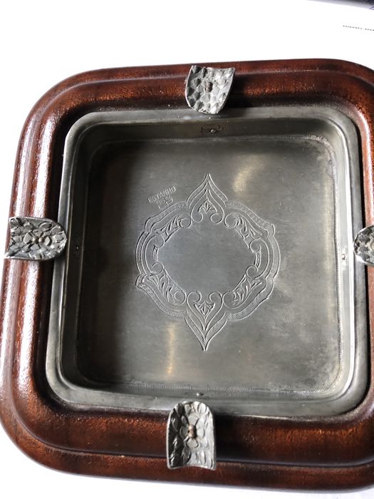 Cinzeiro estanho e madeira