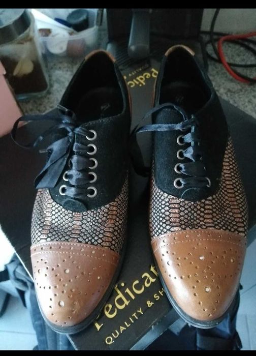 Sapatos de pele de mulher