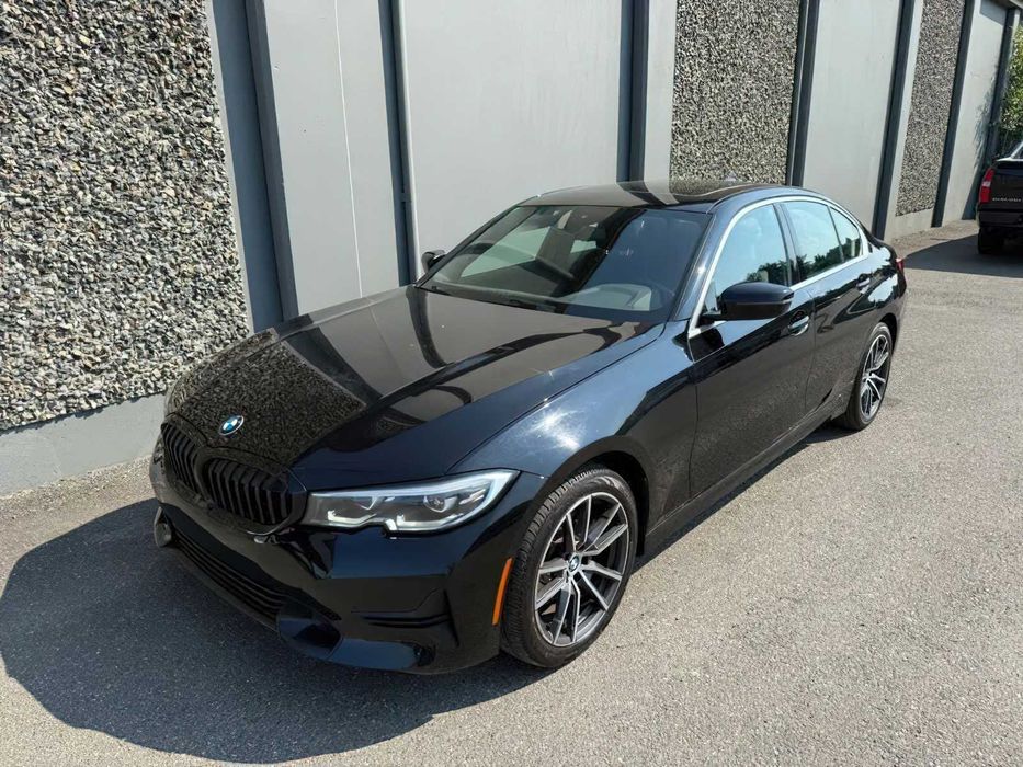 BMW 330xi      2020