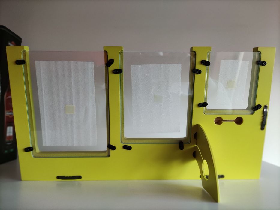 Moldura para 3 fotografias, para pendurar ou pousar