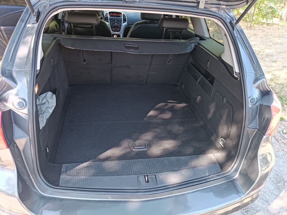 Продам Opel astra j