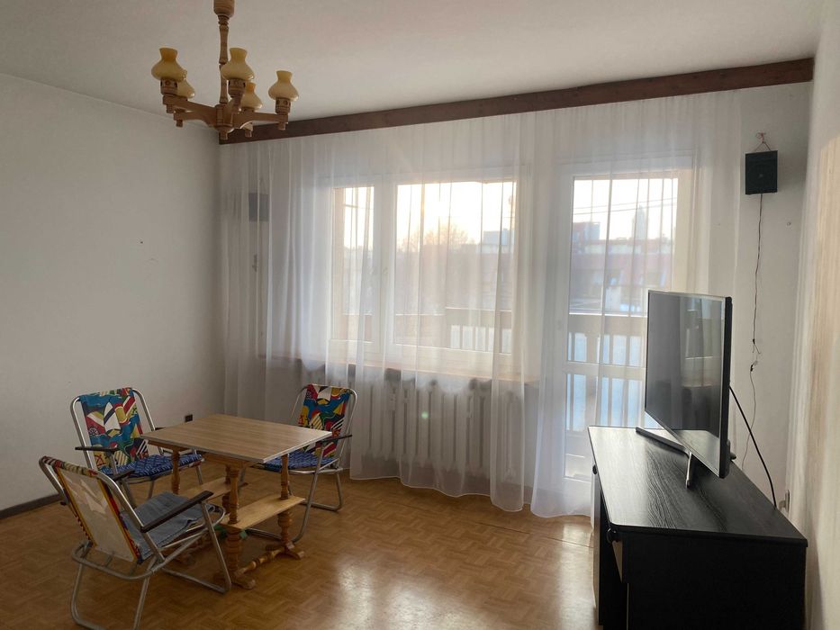 Bez prowizji. Przestronne 3 pokojowe mieszkanie w niskim bloku z balkonem na sprzedaż w Chorzowie.