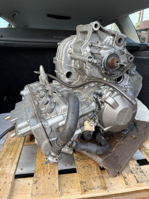 Silnik Honda PC37, glowica, dekle, skrzynia cala, blok uszkodozny