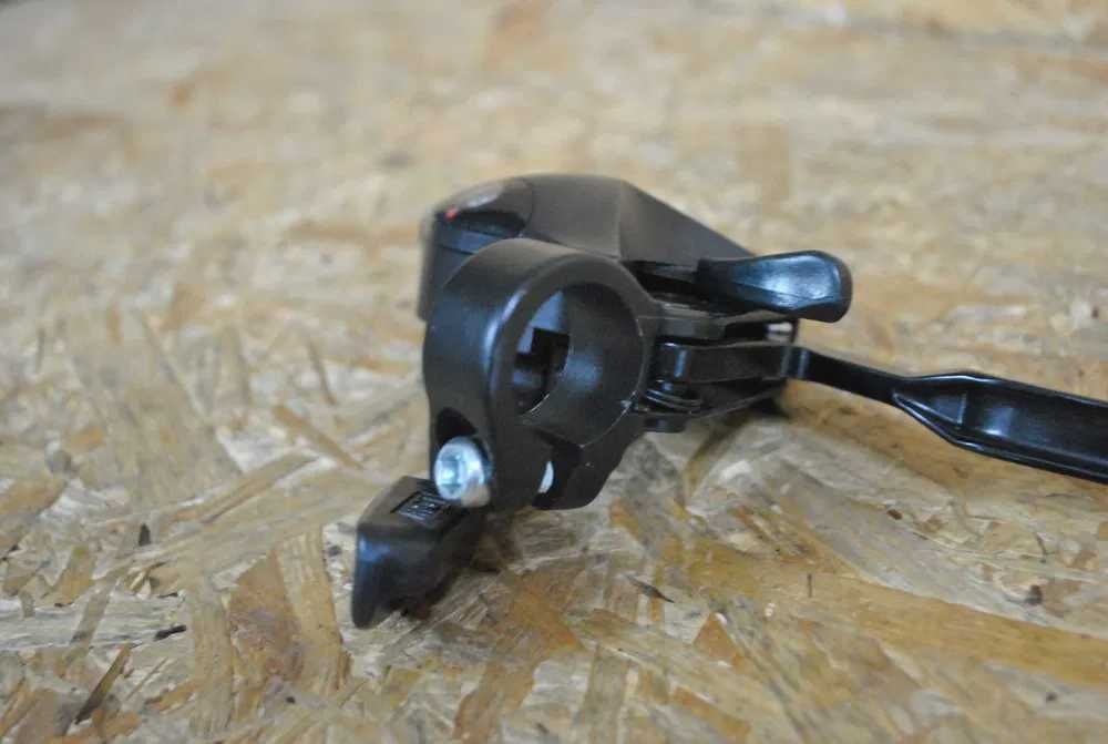 Nowa Klamkomanetka Shimano ST-EF50 8R  1