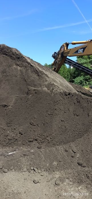 Ziemia czarnoziem przesiewany otoczaki piasek żwir  kopanie stawów