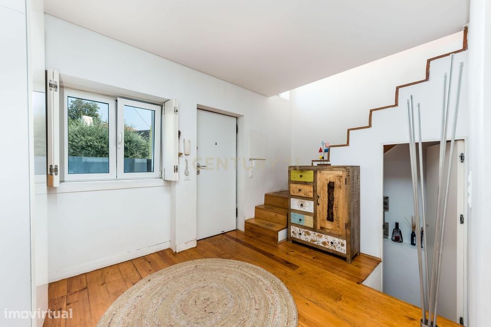 Moradia T2 Renovada com Jardim, Cave e Terraço | Viva o melhor de Belé