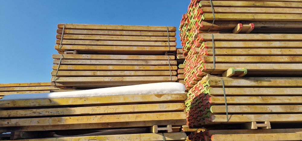 Dzwigary doki szalunki podpory budowlane stemple korony Trójnogi