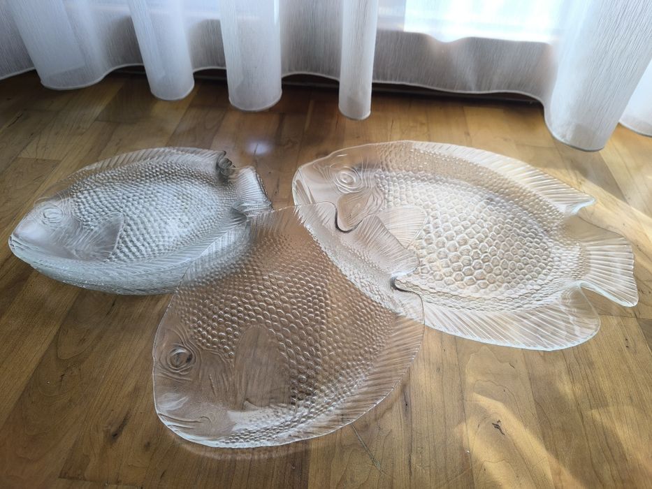 Arcoroc Fish-Shaped Serving Platter and Plates436593588595609601