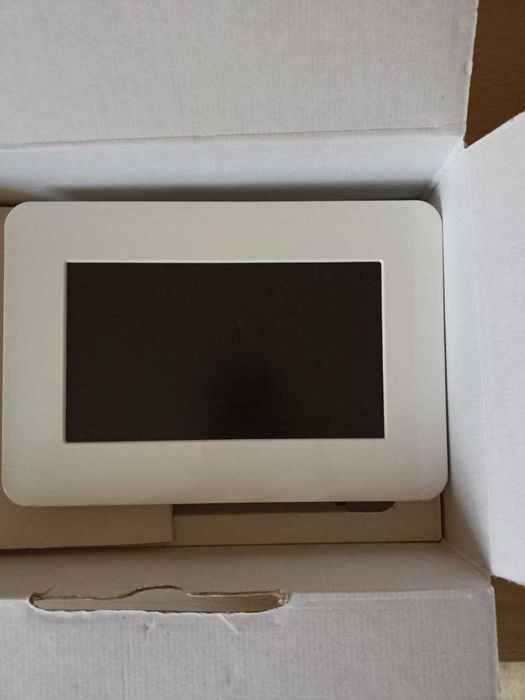 Цифровая фоторамка Samsung LP07 (SPF-71ES) white