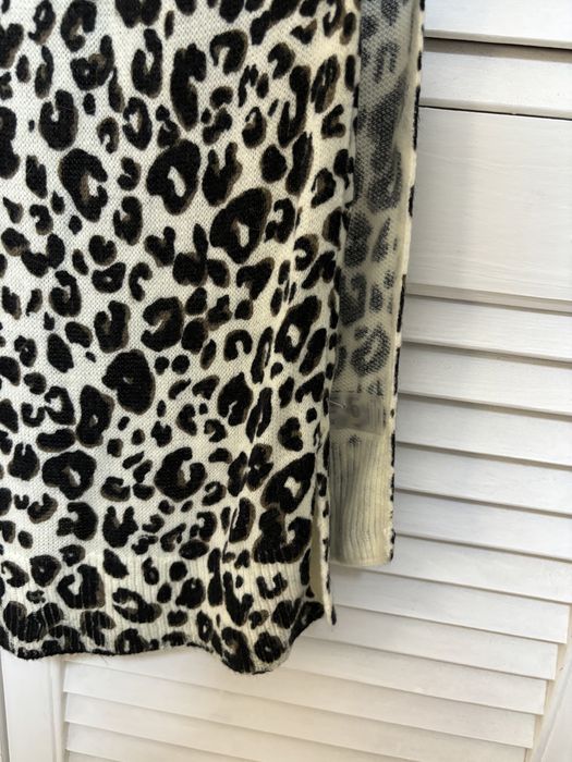 Bardzo duzy szal,czarno-bialy,panterka,uzywany