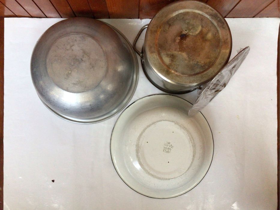 Кастрюля з кришкою 6л.. алюм. миска 6л., емал. миска 4л..
