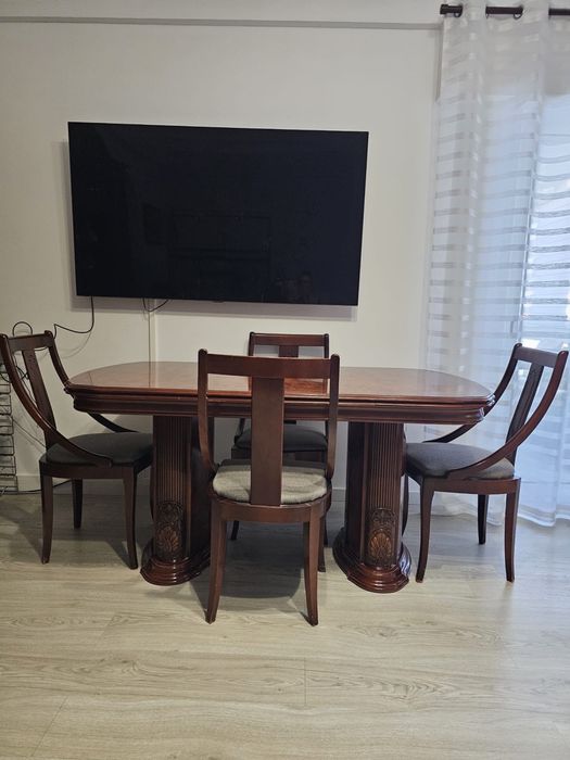 Conjunto Completo de Sala de Jantar (Cristaleira, Aparador, Mesa e Cadeiras)
