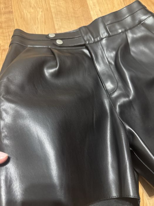 Нові шкіряні шорти