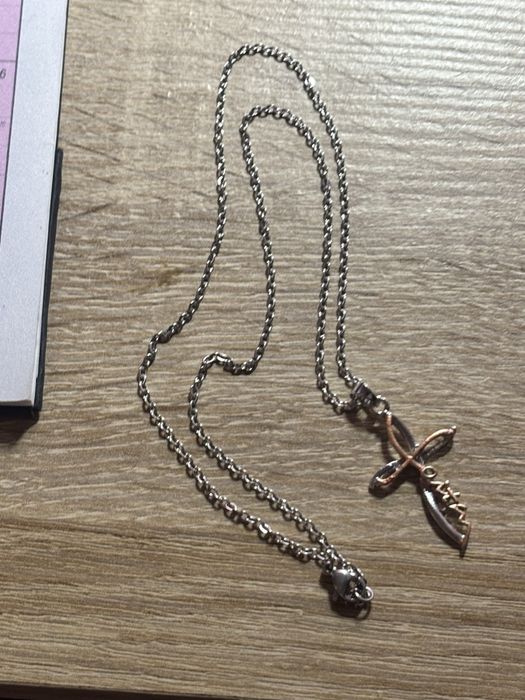 Varios colares em aço