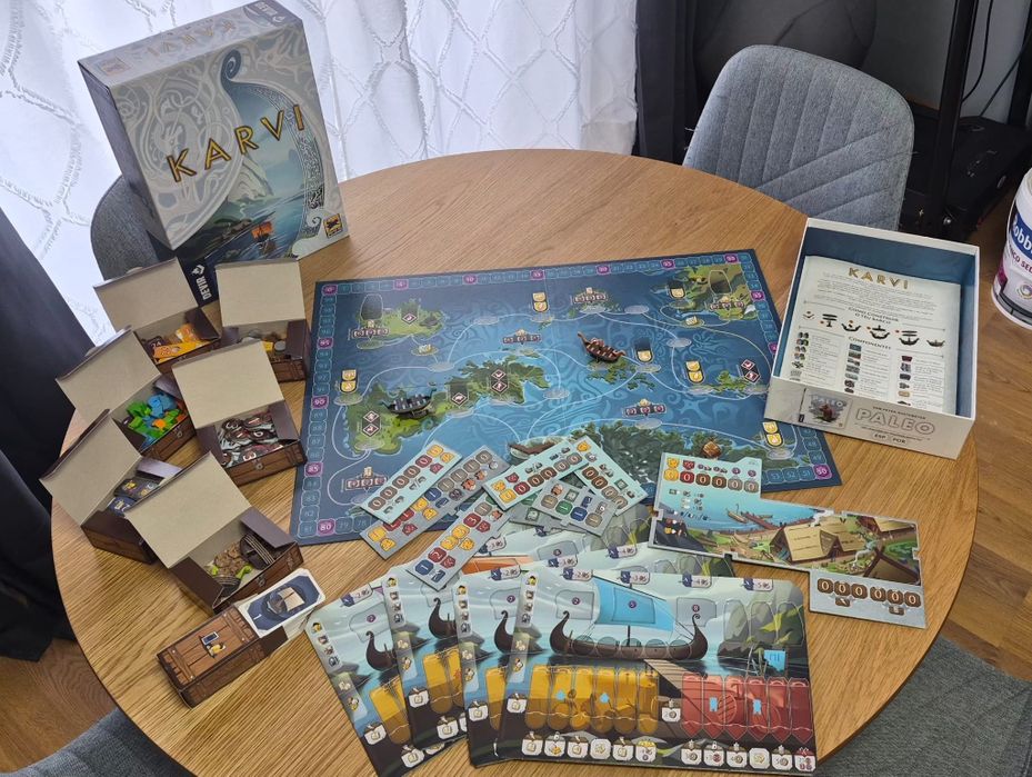 Jogo de tabuleiro Karvi completo e usado apenas uma vez